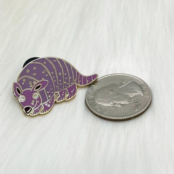 🔮 5/$25 Disney Toy Story Midway Mania Prizes Armadillo Pin - Picture 2 of 3